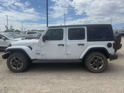 Used 2019 Jeep Wrangler Unlimited Sahara AWD/4WD image 3