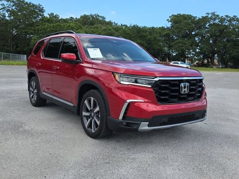 Used 2025 Honda Pilot Elite image 2