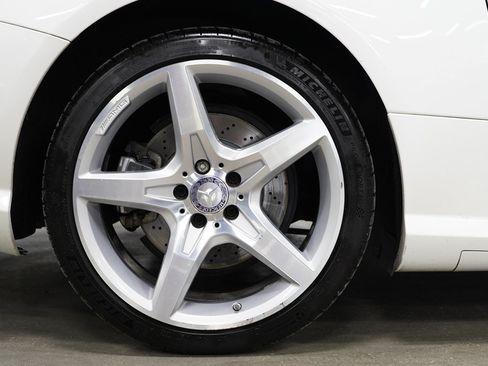 Used 2016 Mercedes-Benz SL 550 w/ Driver Assistance Package image 23