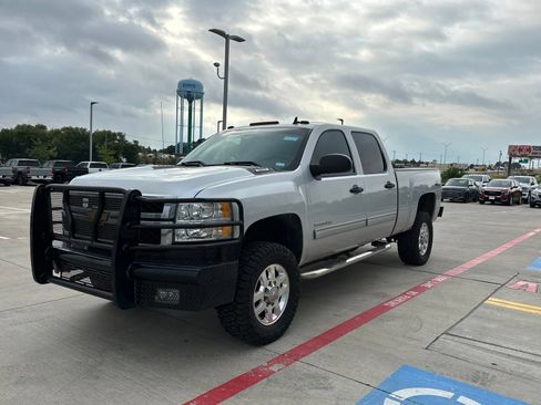 Used 2012 Chevrolet Silverado 2500 LT w/ Interior Plus Package AWD/4WD image 3
