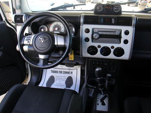 Used 2010 Toyota FJ Cruiser 4WD image 9