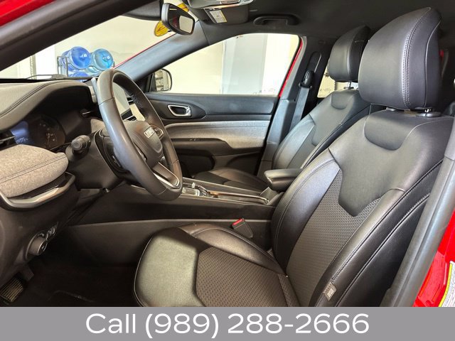 Used 2024 Jeep Compass Latitude AWD/4WD image 12
