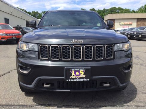 Used 2016 Jeep Grand Cherokee Laredo 75th Anniversary AWD/4WD image 4