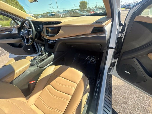 Used 2020 Cadillac XT5 Premium Luxury w/ Platinum Package FWD image 15