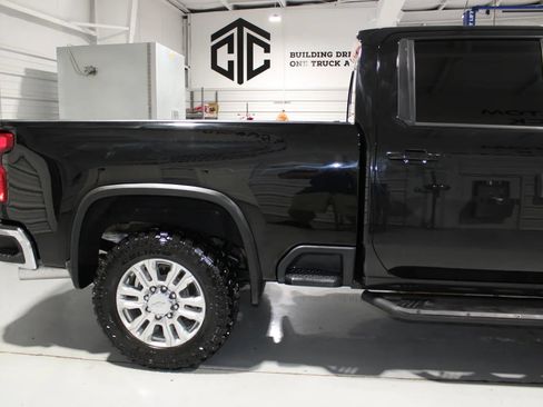 Used 2022 Chevrolet Silverado 2500 LT w/ Convenience Package AWD/4WD image 3