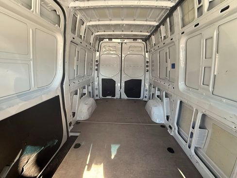 Used 2025 Mercedes-Benz Sprinter 2500 image 13