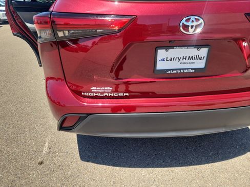 Used 2023 Toyota Highlander XLE FWD image 24
