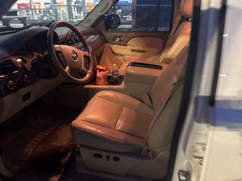 Used 2013 Chevrolet Silverado 1500 LTZ w/ LTZ White Diamond Edition image 5