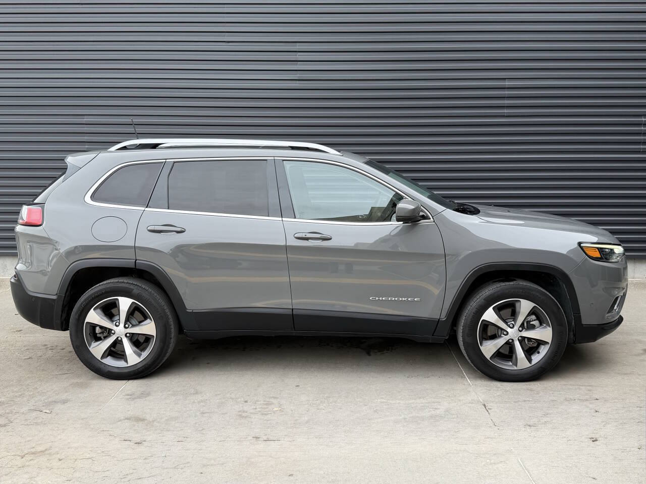 Used 2021 Jeep Cherokee Limited AWD/4WD image 10