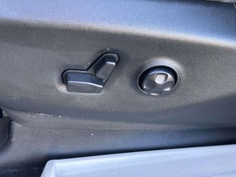 Used 2019 Chrysler Pacifica Touring-L image 15