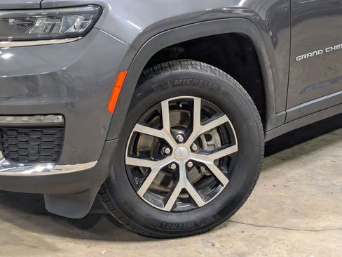 Used 2024 Jeep Grand Cherokee L Limited w/ Luxury Tech Group II image 32