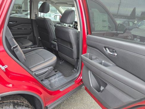 New 2025 Nissan Pathfinder Platinum image 14