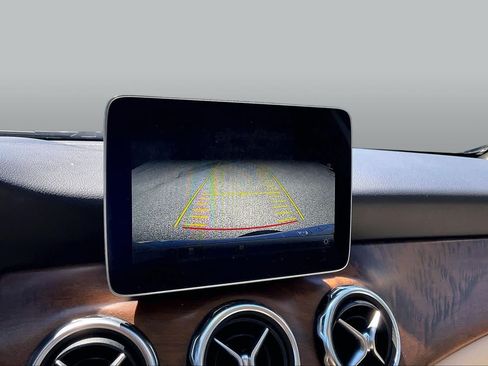 Used 2019 Mercedes-Benz GLA 250 4MATIC image 30