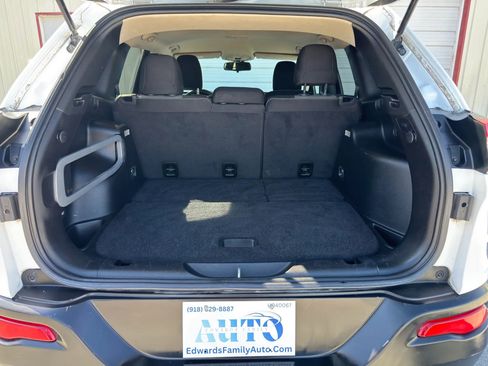 Used 2015 Jeep Cherokee Sport image 9