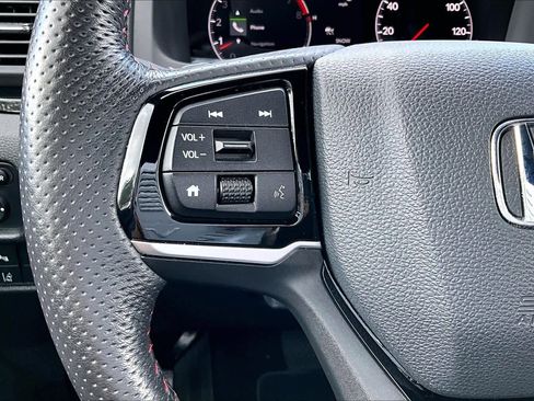 Used 2025 Honda Ridgeline Black Edition image 22