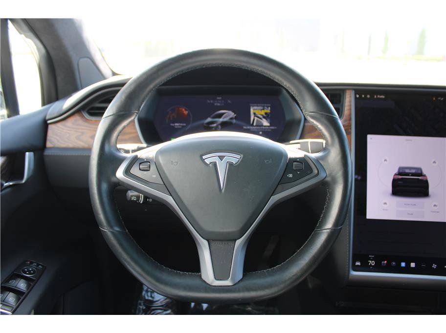 Used 2018 Tesla Model X 75D AWD/4WD image 16