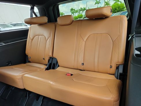Used 2023 Ford Expedition Max Platinum RWD image 16