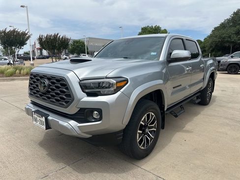 Used 2022 Toyota Tacoma TRD Sport w/ Technology Package RWD image 1
