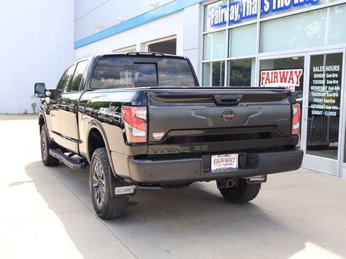 Used 2021 Nissan Titan PRO-4X w/ Pro-4x Convenience Package AWD/4WD image 8