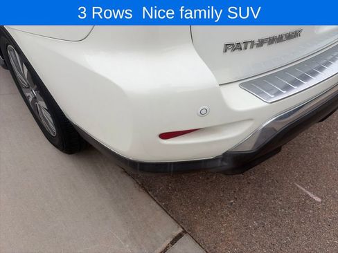 Used 2020 Nissan Pathfinder SV FWD image 9