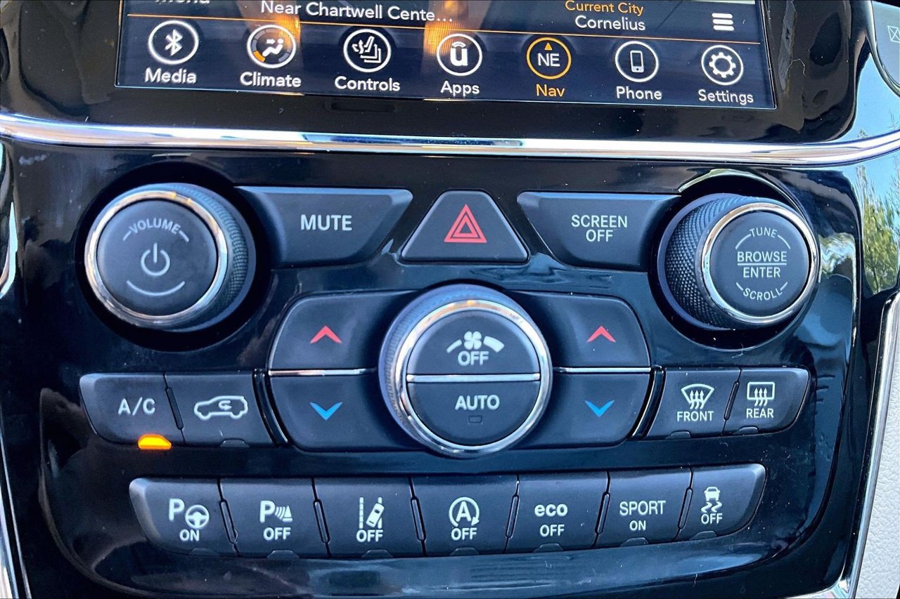 Used 2020 Jeep Grand Cherokee Limited w/ Trailer Tow Group IV AWD/4WD image 18