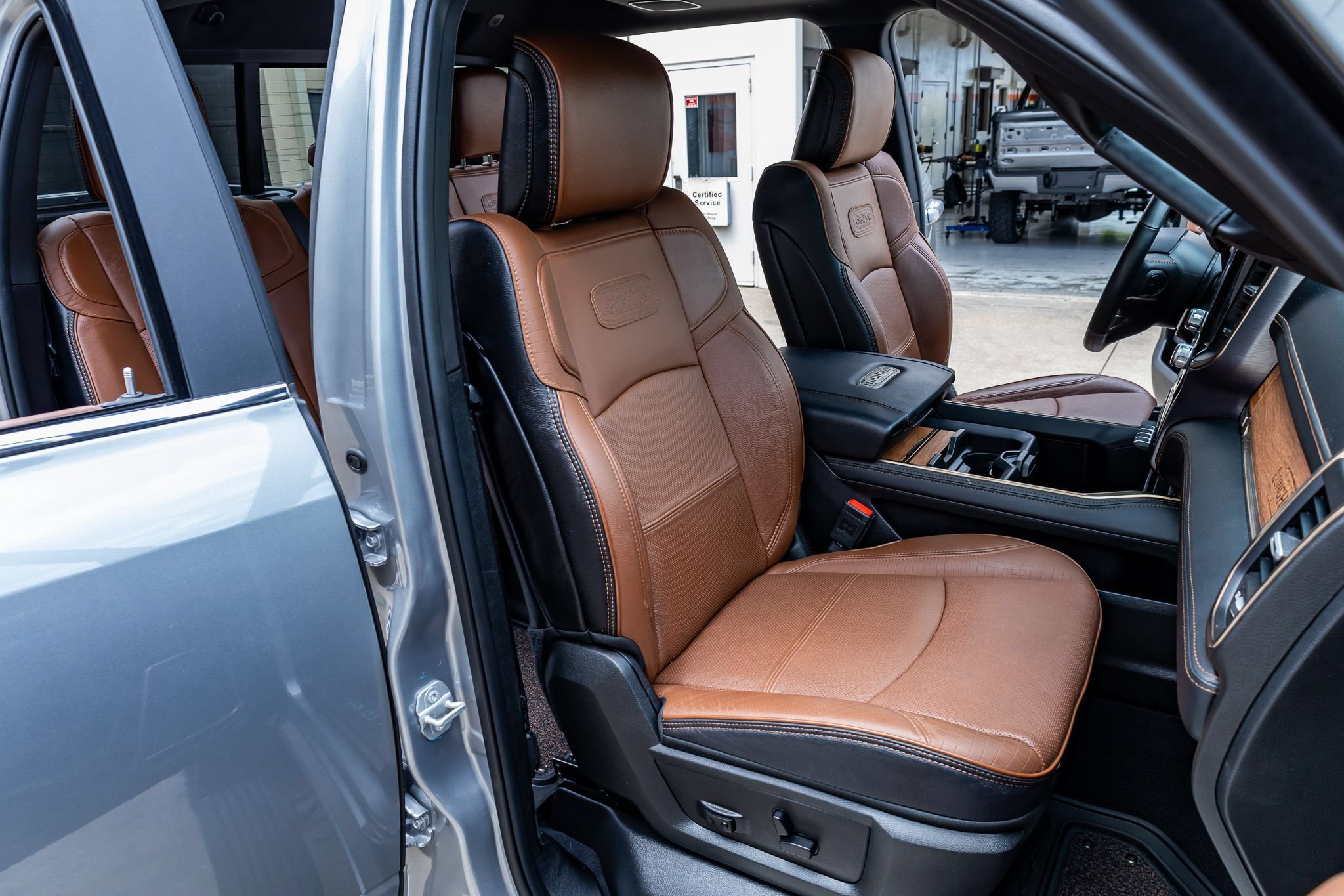 Used 2024 RAM 2500 Limited w/ Towing Technology Group AWD/4WD image 32