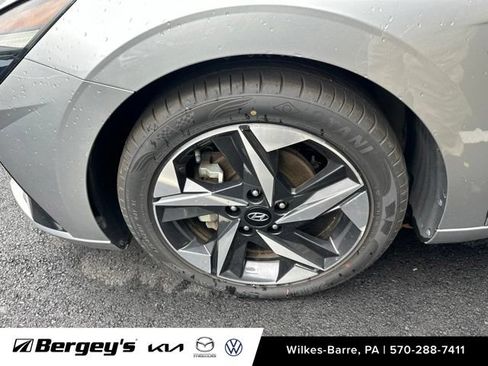 Used 2022 Hyundai Elantra Limited FWD image 5