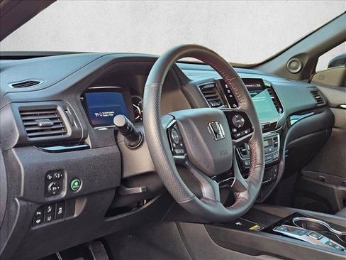 Used 2025 Honda Passport Black Edition image 10