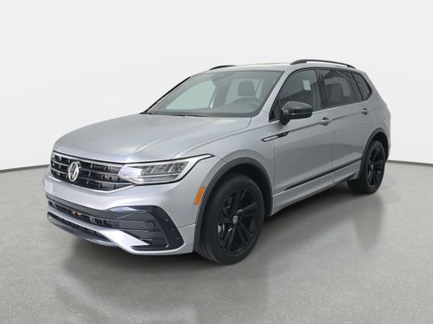 Certified 2023 Volkswagen Tiguan SE R-Line image 7