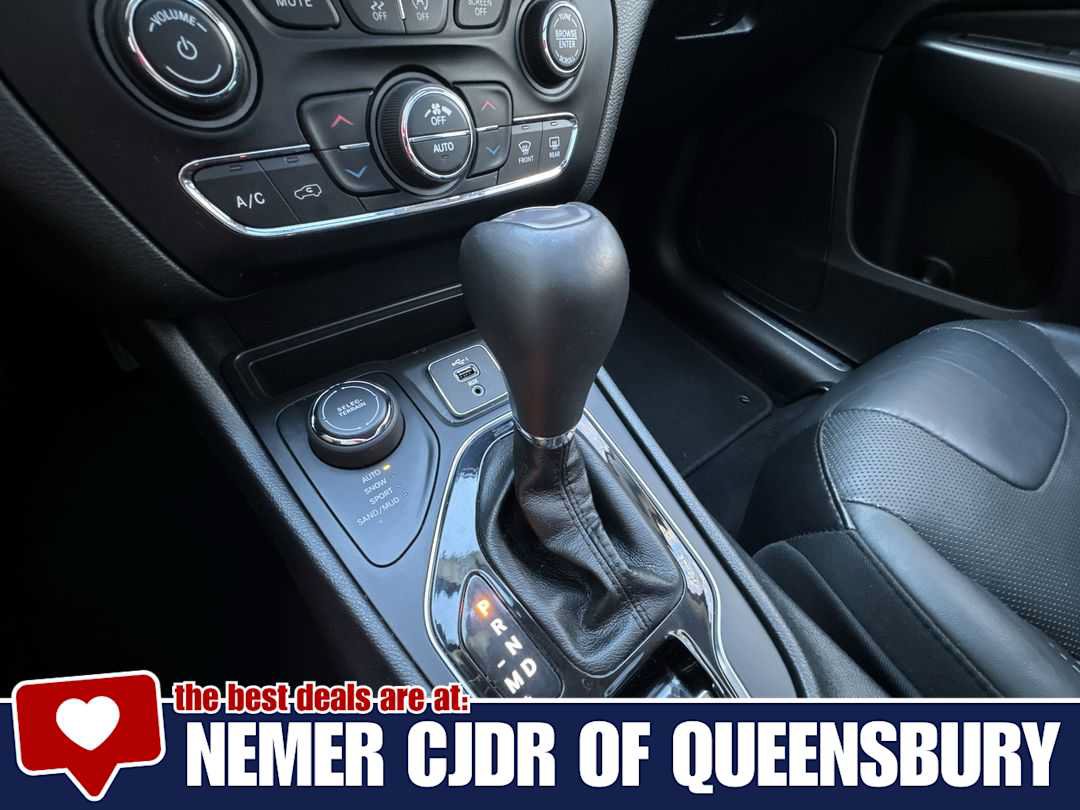 Used 2019 Jeep Cherokee Limited AWD/4WD image 19