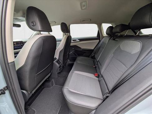 New 2025 Volkswagen Taos SE FWD image 17