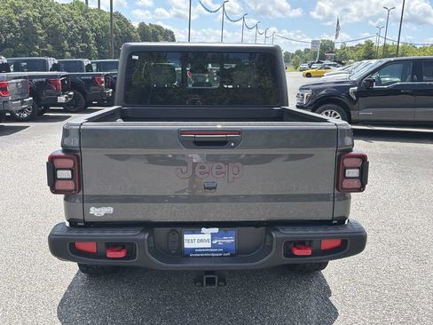 Used 2024 Jeep Gladiator Rubicon w/ Technology Group AWD/4WD image 6