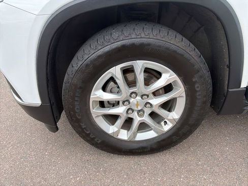 Used 2018 Chevrolet Traverse LT w/ LPO, 'HIT The Road' Package AWD/4WD image 8