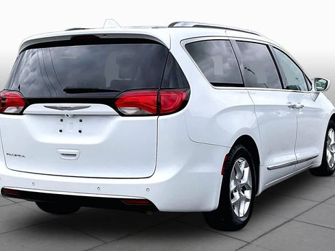 Used 2020 Chrysler Pacifica Touring-L Plus w/ Tire & Wheel Group FWD image 12