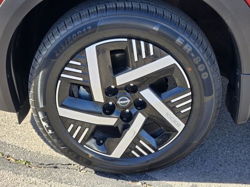 Used 2025 Nissan Kicks SV image 9