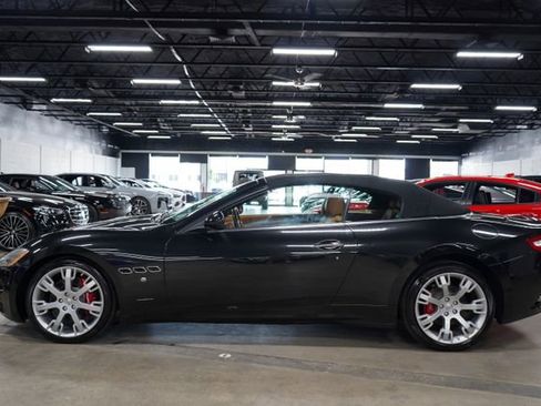Used 2012 Maserati GranTurismo Convertible RWD image 2