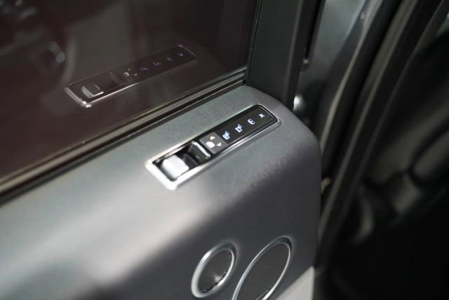 Used 2018 Land Rover Range Rover Supercharged AWD/4WD image 25