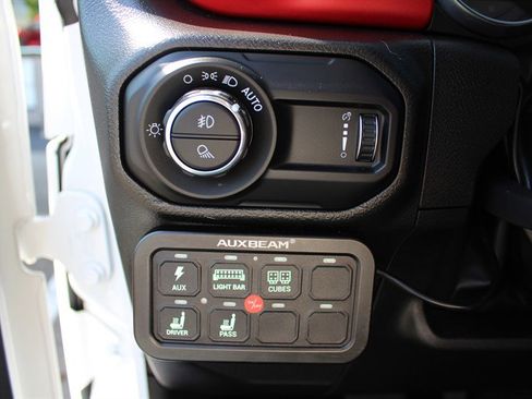 Used 2023 Jeep Gladiator Rubicon w/ Trailer Tow Package AWD/4WD image 19