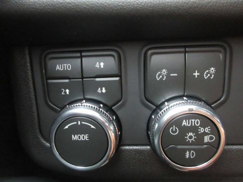 New 2026 GMC Yukon AT4 AWD/4WD image 17
