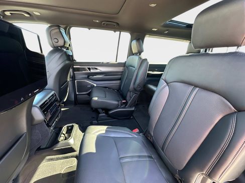 New 2025 Jeep Wagoneer Series II w/ Convenience Group I image 17