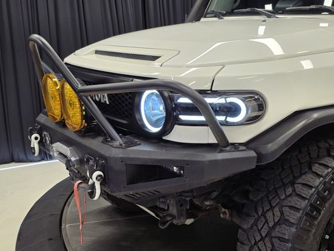 Used 2013 Toyota FJ Cruiser 4WD image 35