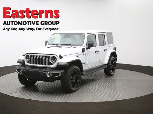 Used 2025 Jeep Wrangler Unlimited Sahara AWD/4WD image 55