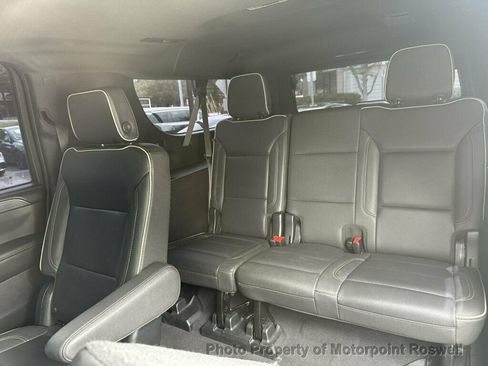 Used 2023 GMC Yukon XL SLT w/ SLT Premium Package RWD image 22
