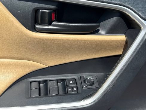 Used 2019 Toyota RAV4 LE w/ Carpet Mat Package AWD/4WD image 20