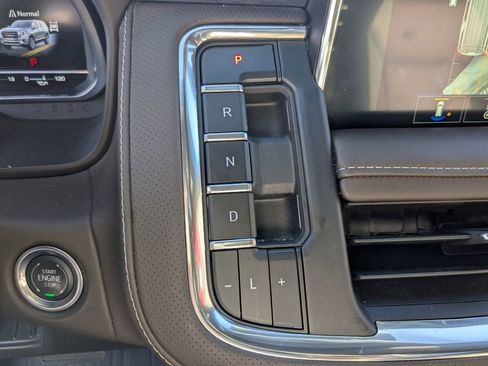 Certified 2024 GMC Yukon XL SLT w/ SLT Luxury Package image 26