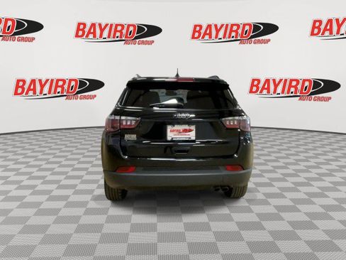 Used 2022 Jeep Compass Latitude FWD image 7