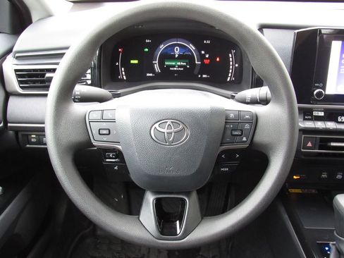 Used 2026 Toyota Camry LE w/ Preferred Package 2 (TMS) FWD image 22