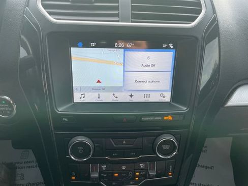 Used 2017 Ford Explorer XLT w/ Equipment Group 202A FWD image 13