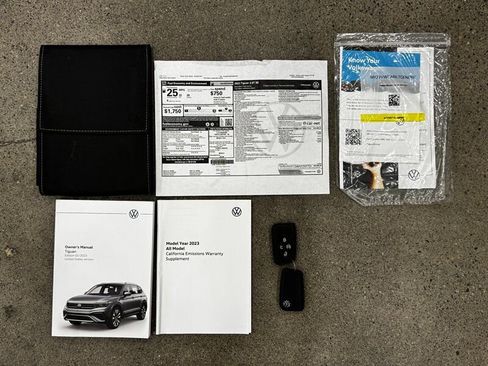 Used 2023 Volkswagen Tiguan SE image 33