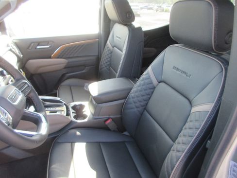 New 2026 GMC Canyon Denali AWD/4WD image 12